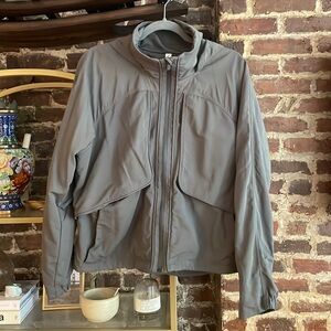 Lululemon windbreaker in natural green